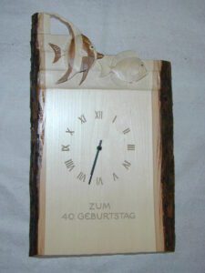 Uhren aus Holz von Studer Holzbildhauer