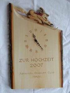 Uhren aus Holz von Studer Holzbildhauer